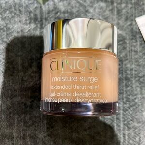 Clinique Moisture Surge extended thirst relief gel-crème